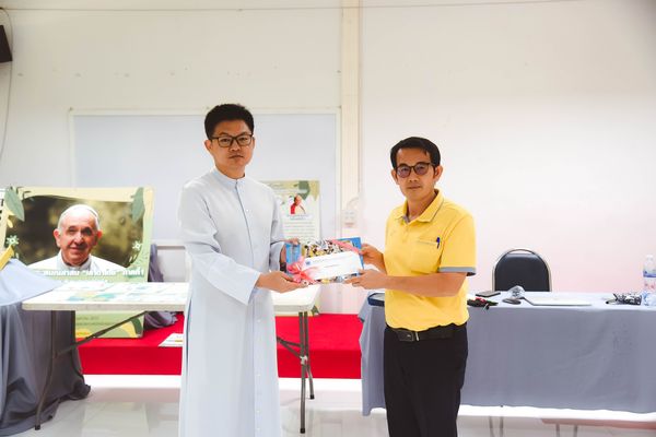 โรงเรียนปรีชานุศาสน์
