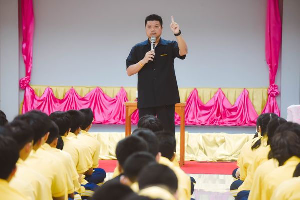 โรงเรียนปรีชานุศาสน์